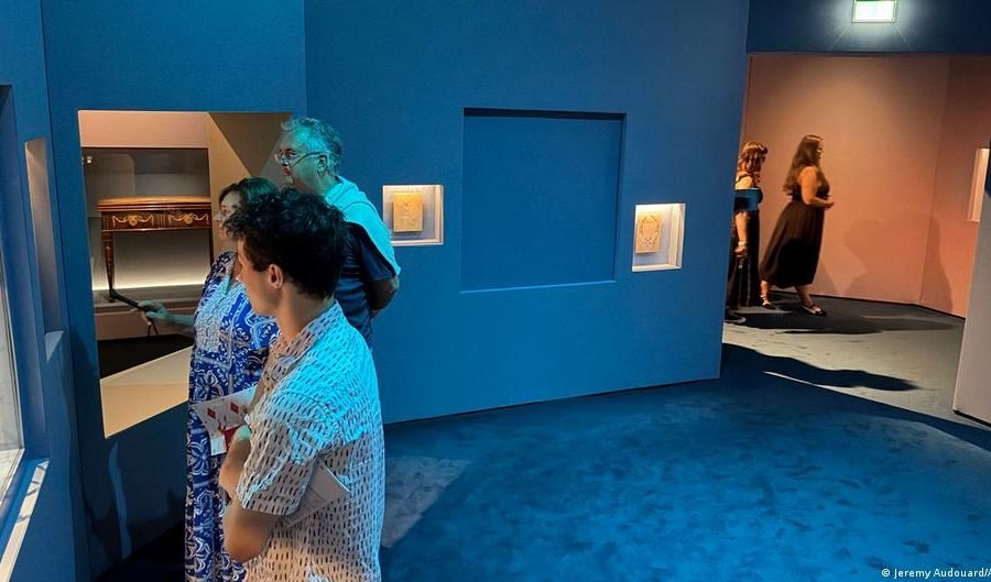 Austria museum heist: Thieves snatch diamond necklace