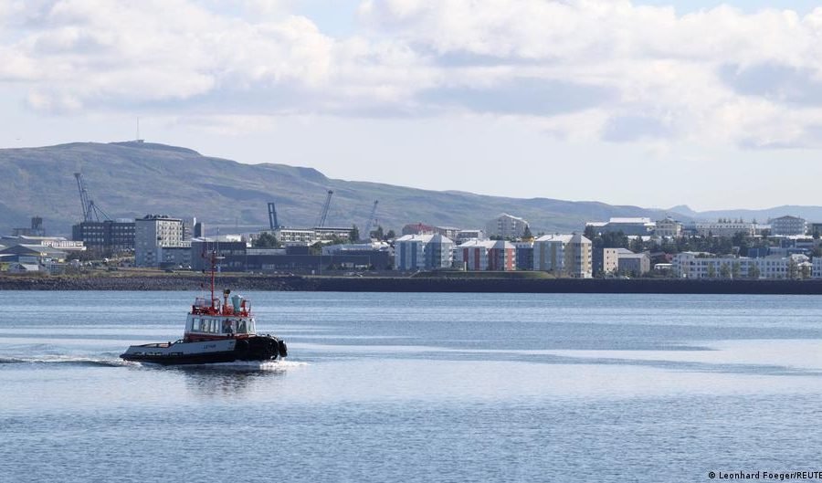 Iceland holds knife-edge referendum on EU membership talks