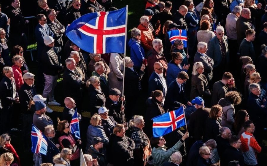 Icelanders vote in referendum on whether to resume EU membership talks