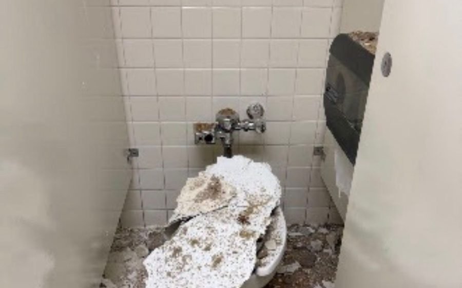 Mice, a Caved-In Ceiling, and Cloudy Water: The GSA’s New Office Is Falling Apart