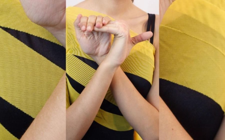 What are the symptoms of Hypermobility Spectrum Disorder?