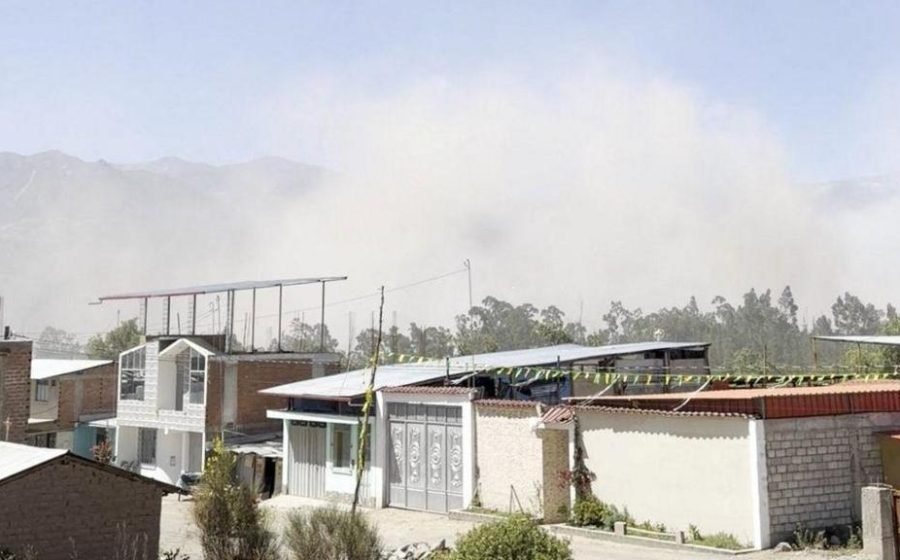Peru earthquake damages buildings and causes power cuts