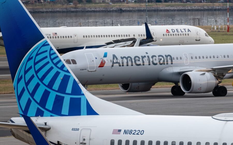 Airlines waive change fees ahead of nor'easter as flight delays trickle in