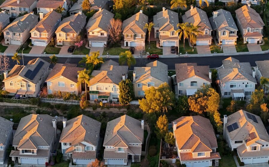 Mortgage rates jump for the sixth straight week, hitting both refinance and homebuyer demand hard
