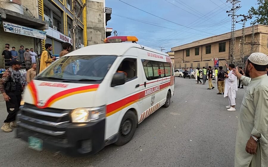 At least 11 dead following suicide bomb attack in northwestern Pakistan