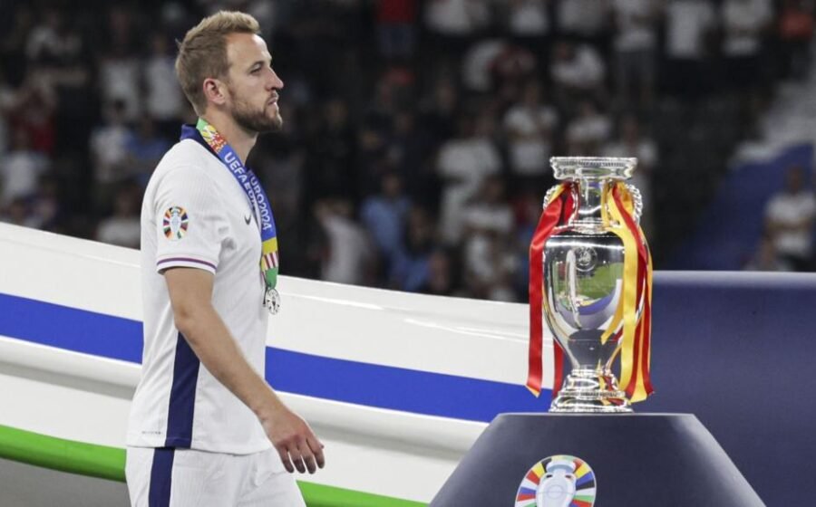 Do England have a problem against top-10 teams?
