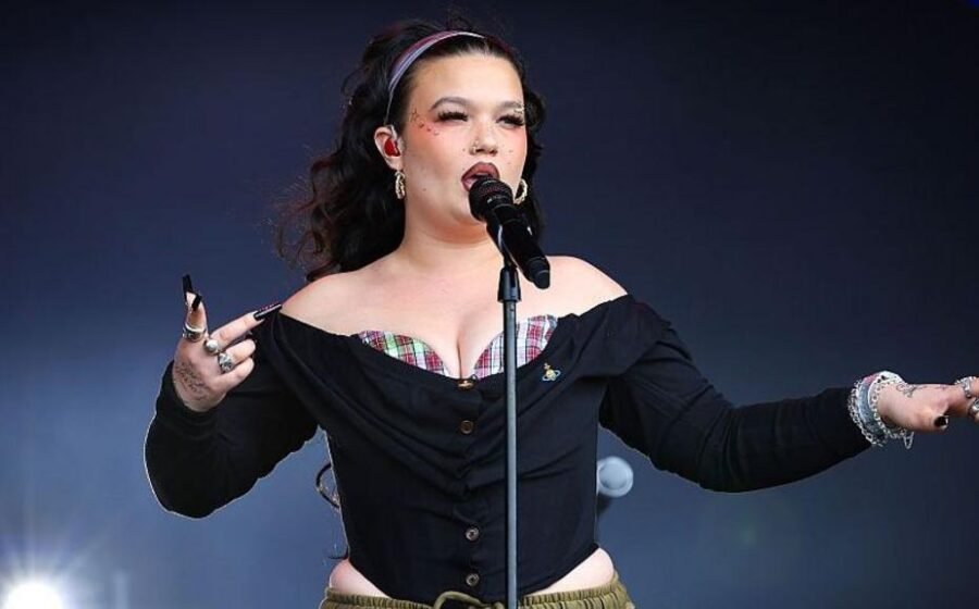 Singer Lola Young says vaping has made breathing feel like a 'chore'