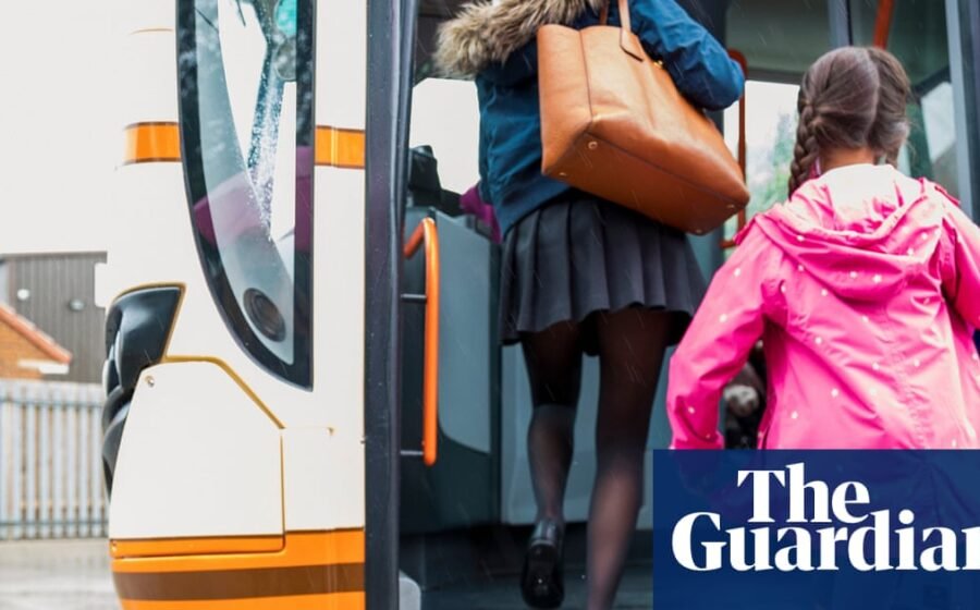 Schoolchildren without smartphones penalised with higher bus fares