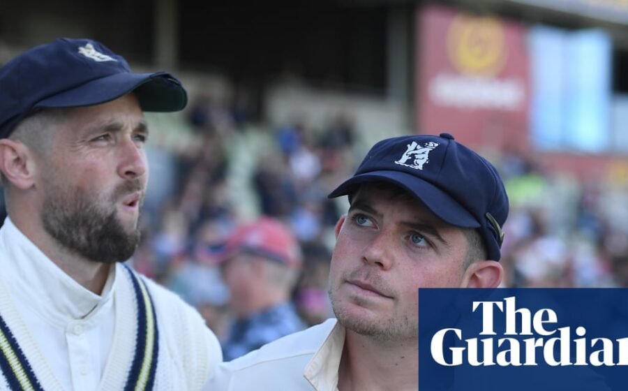 Nice guys finish first as Bamber and Woakes help Warwickshire seal slow-burn title | Ali Martin