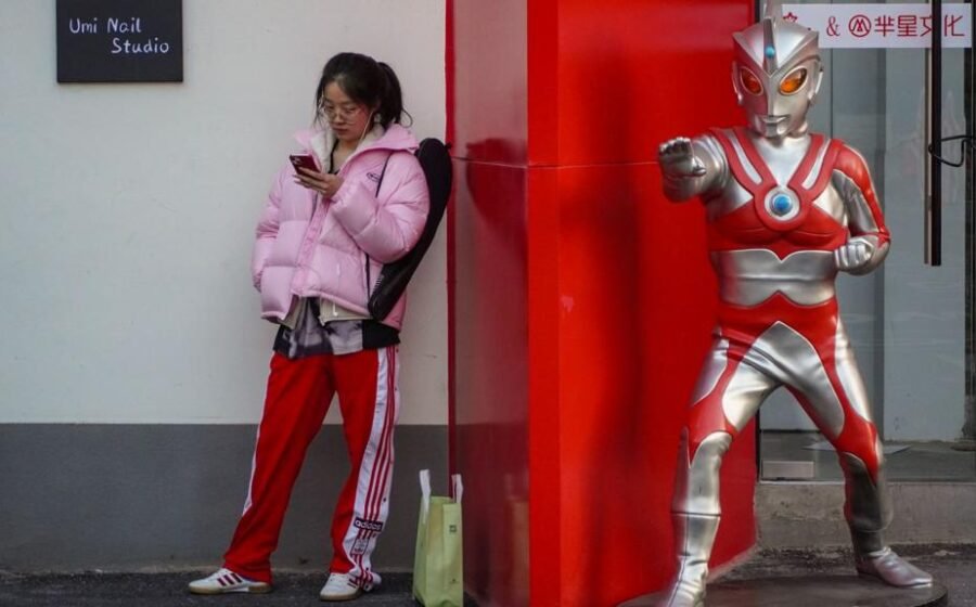 Young people in China are fangirling over a professor who gets their anxiety