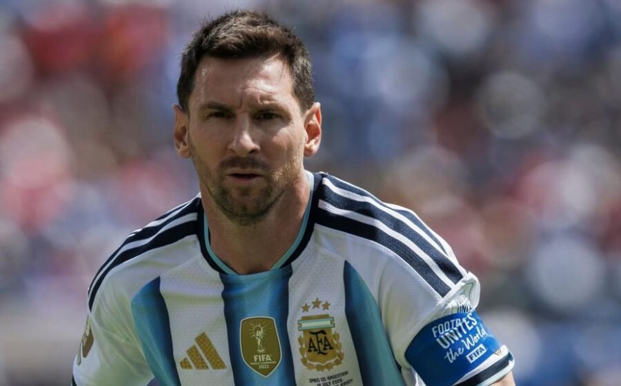 Messi in Argentina squad for farewell friendly