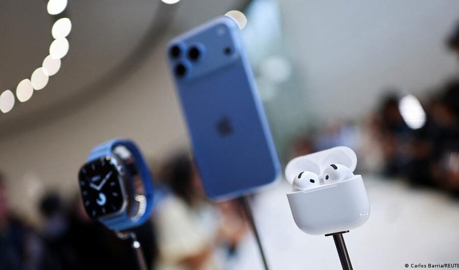 India news: Long queues hit stores as new iPhones go on sale