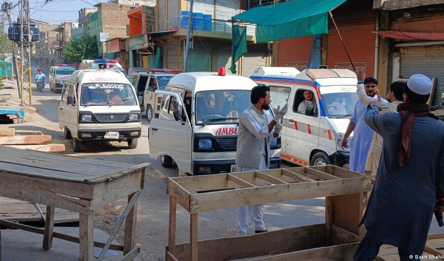 Pakistan suicide bombing targets police facility in Kohat