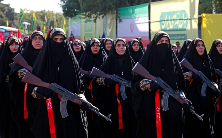 300,000 Iranians attend biggest pro-regime rally since war began as Tehran recruits new ‘volunteer’ forces
