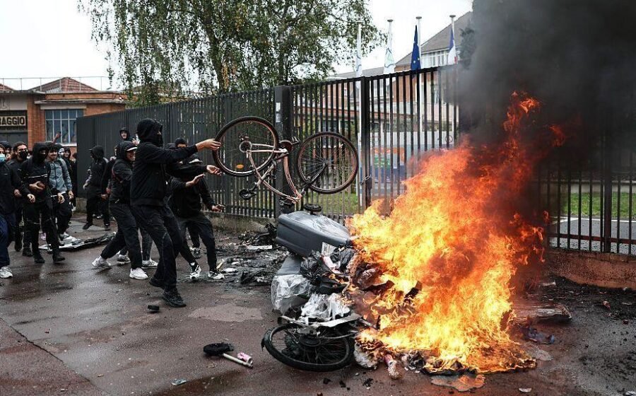 Dozens hurt and hundreds arrested in wave of French school protests