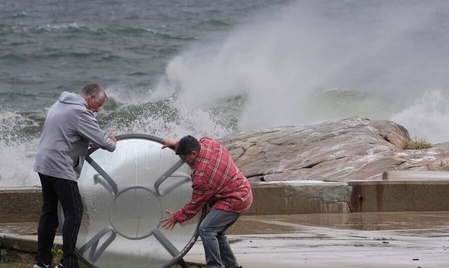 Nor'easter brings powerful winds, severe flooding to the East Coast