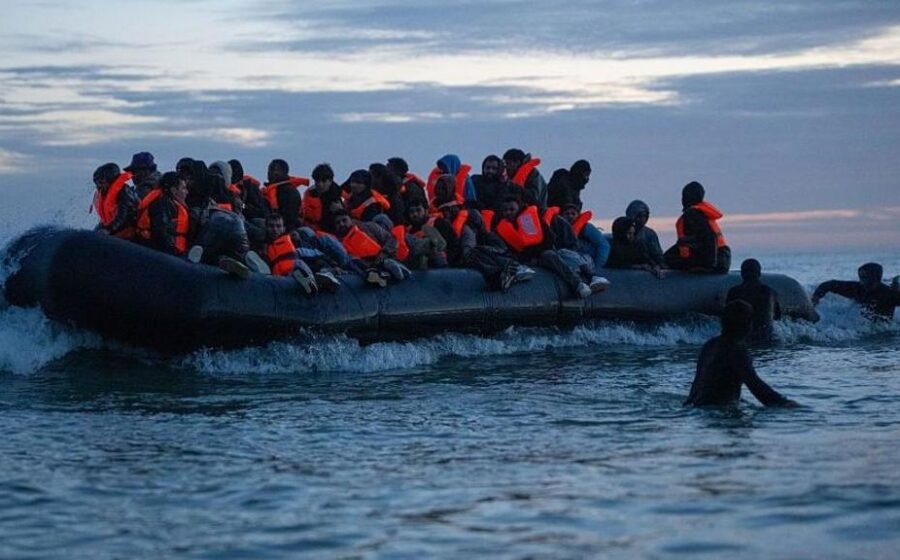 UK-France 'one in, one out' migrant scheme scrapped