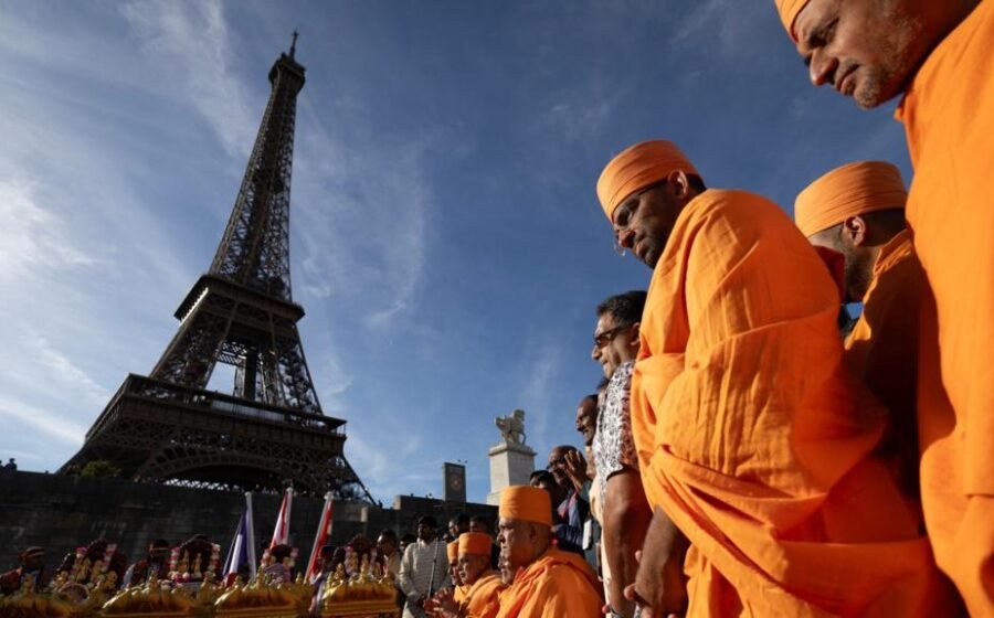 Eiffel Tower chief to quit after female staff replaced by men during religious visit