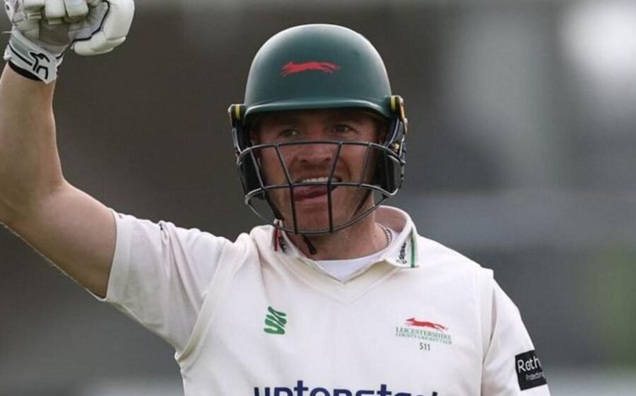 Hampshire relegated as Leicestershire keep survival hopes alive