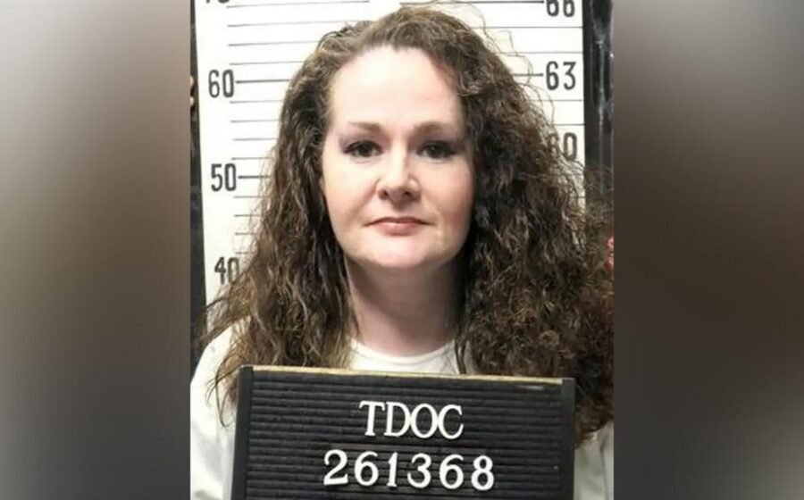 Execution of US murderer Christa Pike halted an hour before it was due to happen