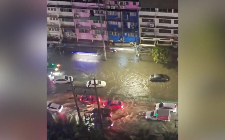 Bangkok declares disaster as heavy rains spark flooding