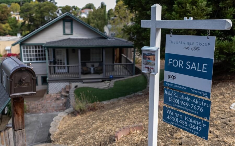 Mortgage rates are nearing 7%. One house hunter says he's "despondent."