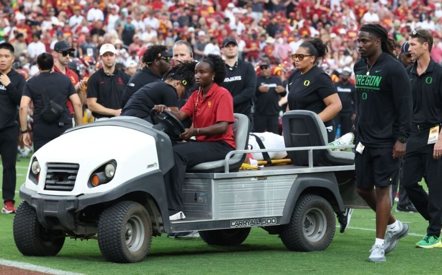 Oregon QB Moore taken off by ambulance after targeting by USC