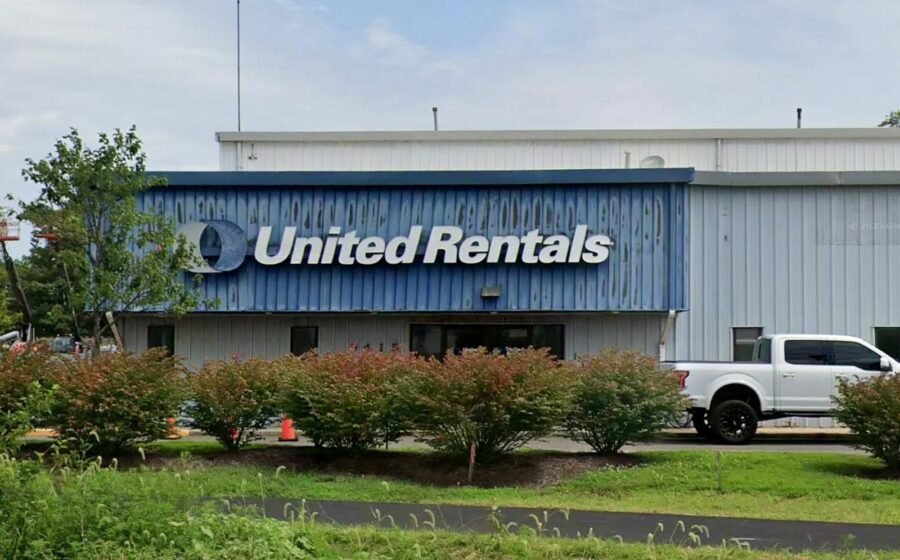 3 shot at workplace in Virginia, gunman at large: Police