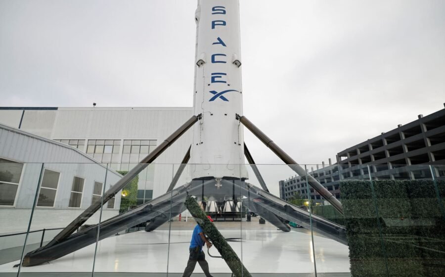 SpaceX deal to acquire spectrum license hammers shares of AT&T, Verizon and T-Mobile