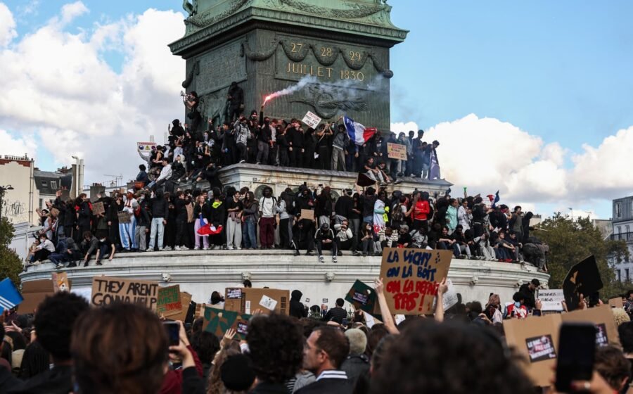 France is flashing euro crisis signals. This time, the fault lines are different