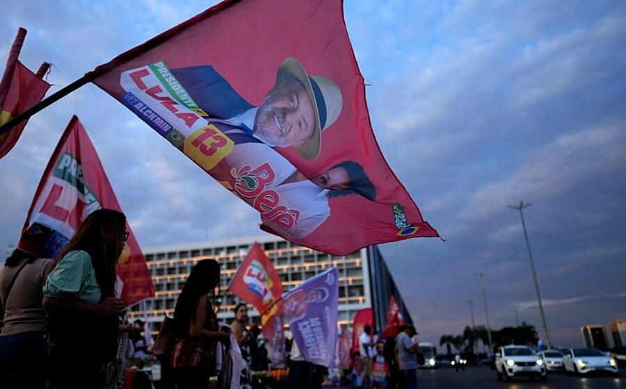US suspends consular services in Brazil as Lula and Bolsonaro fight for election