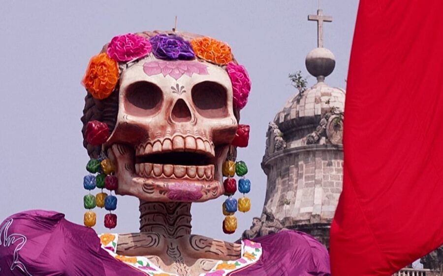 Mexico: world's tallest Catrina unveiled for Día de Muertos in Mexico City