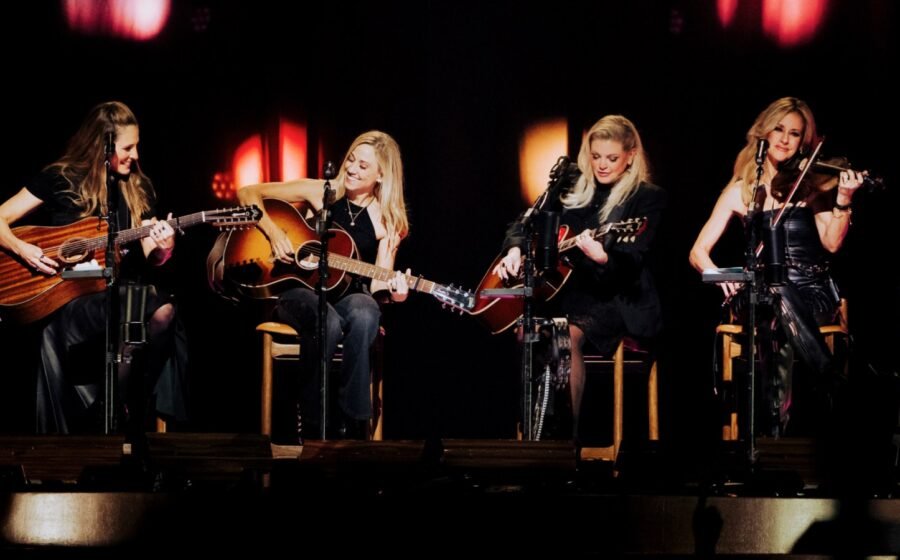 The Chicks Return to Nashville for an Empowering Concert That Refuses to Make Nice