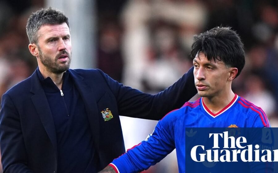 Carrick brushes off Martínez’s failure to apologise publicly to United director Wilcox