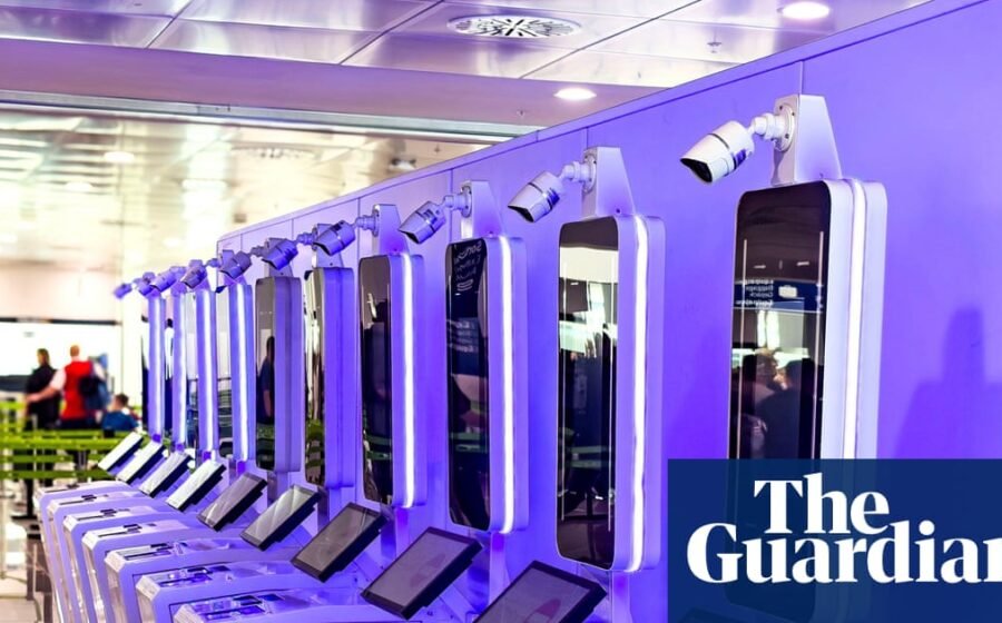 Britons travelling to EU countries told not to apply for delayed Etias visa waiver