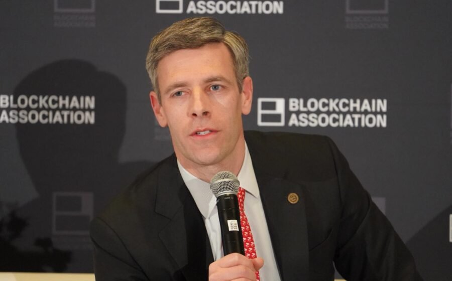 Bank group sues U.S. regulator over granting crypto trust charters