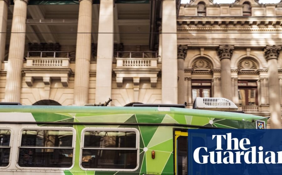 Labor promises $30 weekly cap for Victorian public transport amid push for free travel
