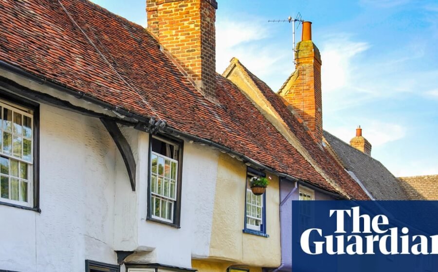 UK house prices flatline as rising mortgage costs weigh on market