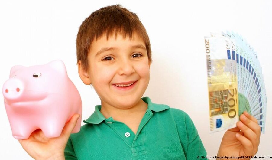German lawmakers back monthly state pension contributions for children, with families able to add more