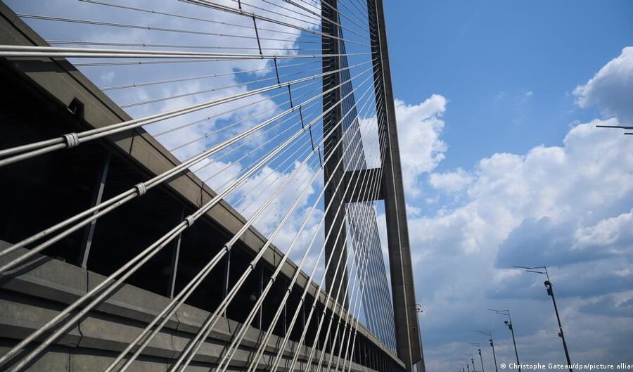Ukraine: Kyiv bridges shut after fatal Russian drone assault