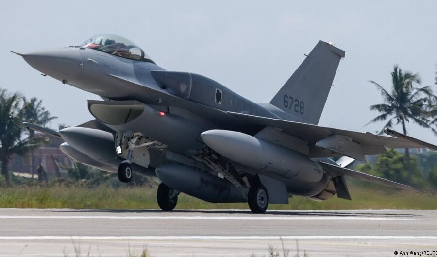 Taiwan: first new F-16V fighters arrive amid China threat