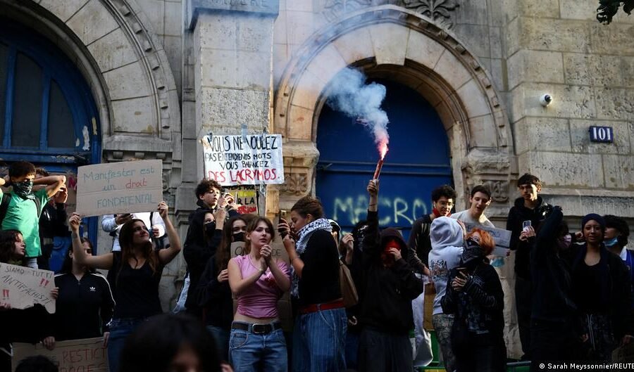 France: 400 schools closed as student protests continue