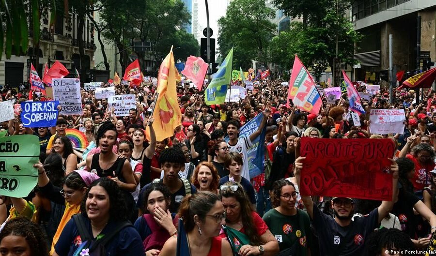 Brazil: Thousands of students march against Bolsonaro