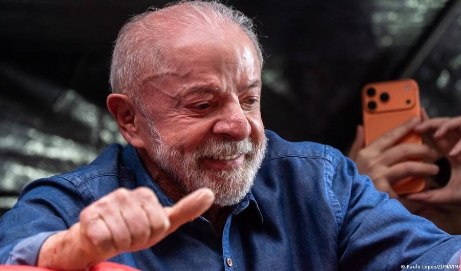 Brazil to shorten workweek in win for Lula ahead of runoff