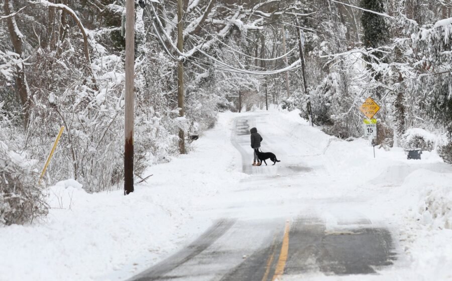 NOAA issues new US winter forecast – and a snow warning for East Coast cities