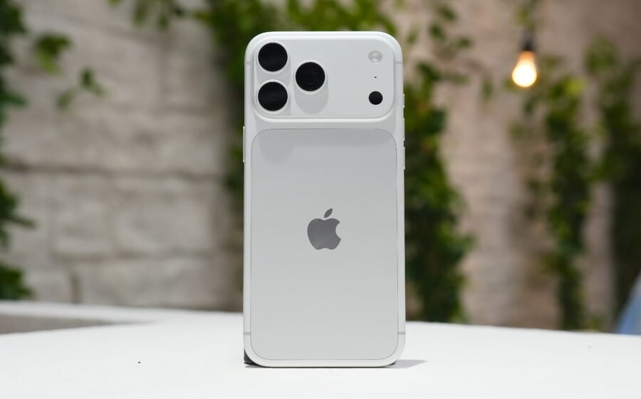 iPhone 18 Pro Max can’t call or text on AT&T? Apple will replace it for free