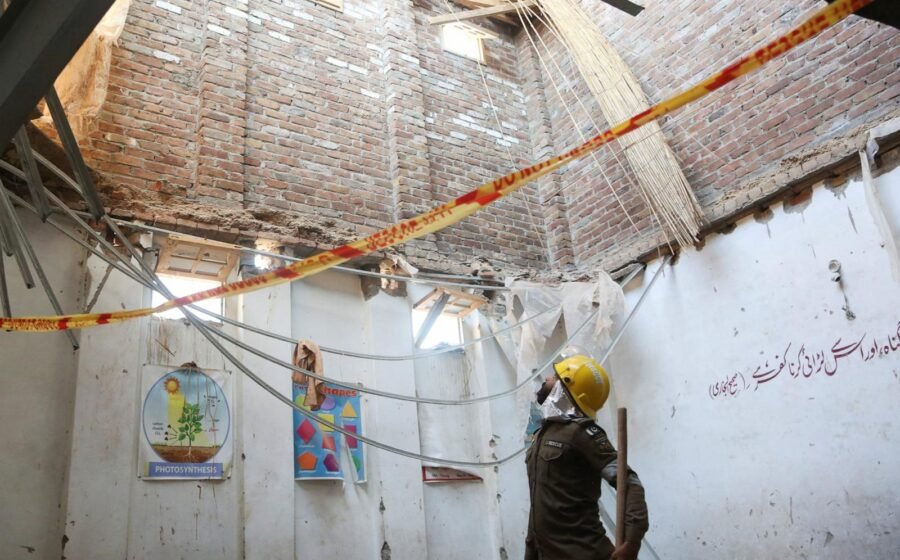 Roof collapse at Pakistan school kills 31