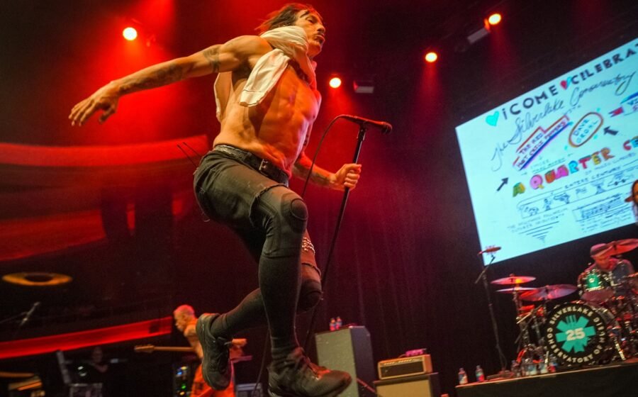 See Red Hot Chili Peppers, Dave Grohl Perform at Silverlake Conservatory’s 25th Anniversary Show