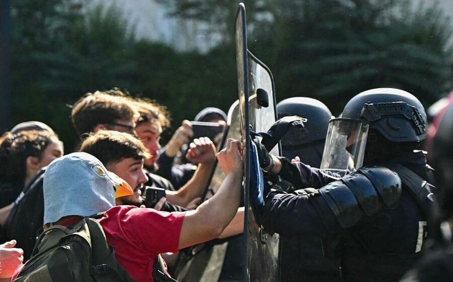 School protests send shivers down French government's spine