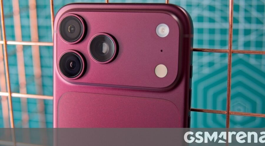 Apple iPhone 18 Pro Max running iOS 27.2 beta receives AT&T carrier update